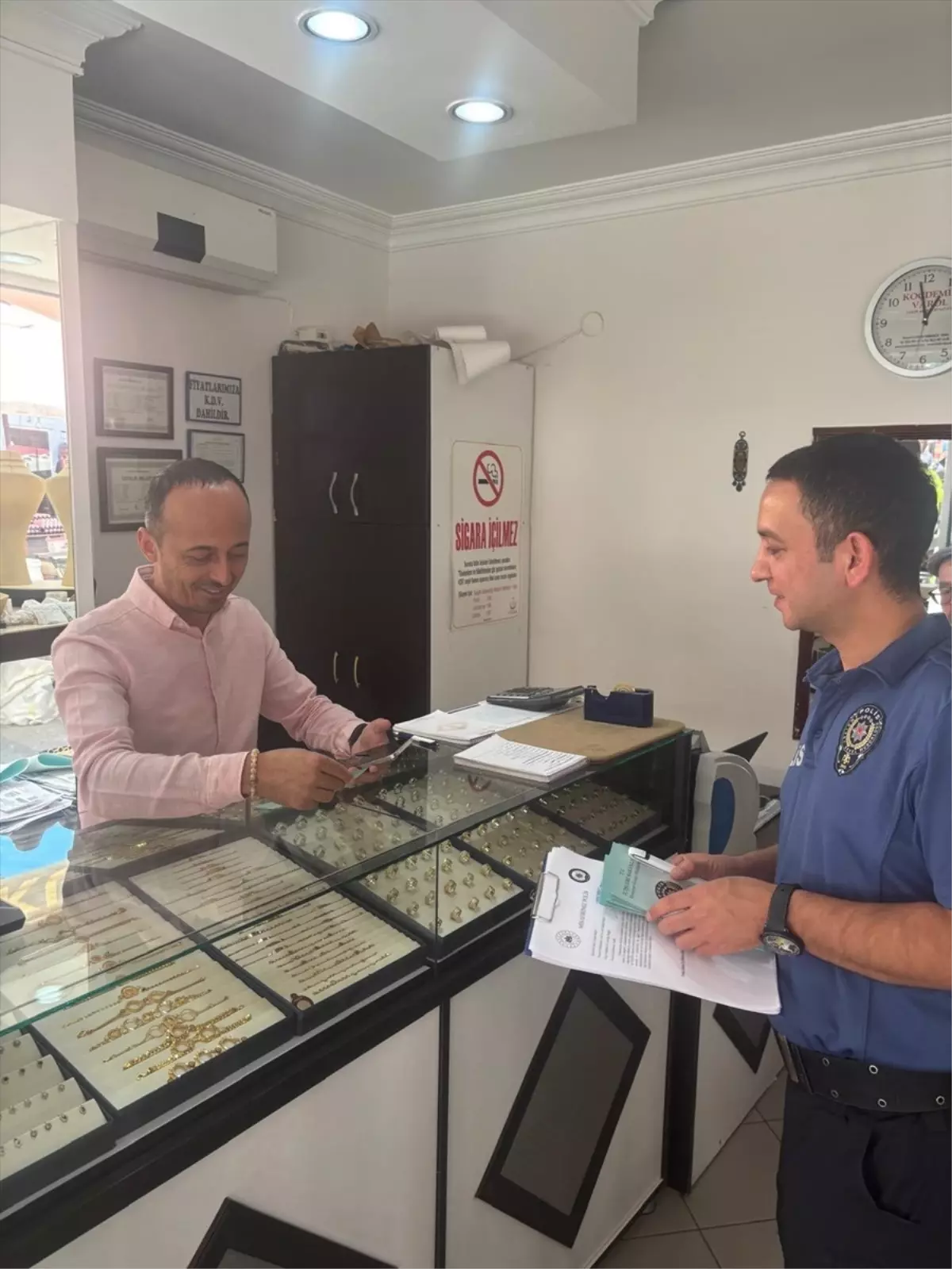 bursada polisi esnaf ve vatandaslarla bilgilendirme calismasi Hj8Mr2Pj