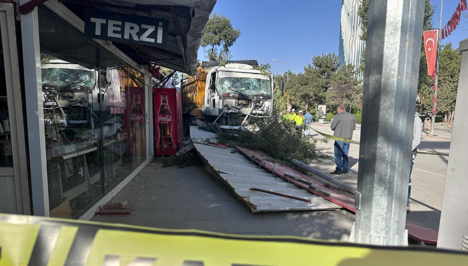 freni bosalan kamyon 7 is yerine carpti surucu yarali EBJ1wp9x