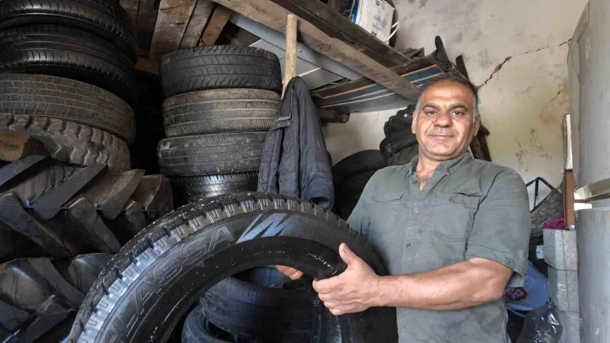 siirtte 35 yildir lastik tamiri yapan ibrahim oztas DGByBace.jpg