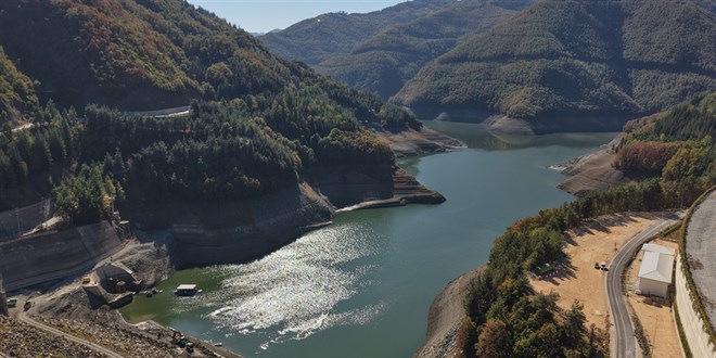 su sehrinde su krizi barajlar kurudu icecek suyu kalmadi EYSxxm9M.jpg