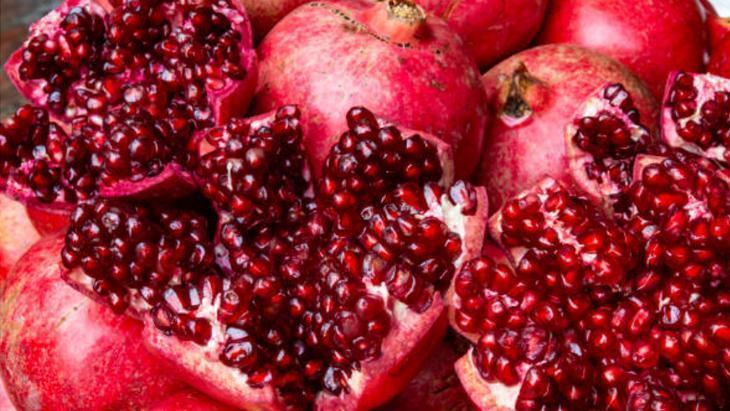 3 isaretle kendini ele veriyor nar secerken hatirla lekeler her seyi anlatiyor xtX4JfT1.jpg