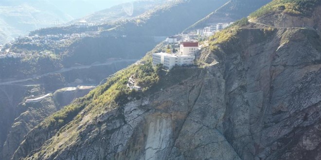 artvinde kaya kopmasi panige neden oldu iki lise tahliye edildi eFm53mXm.jpg