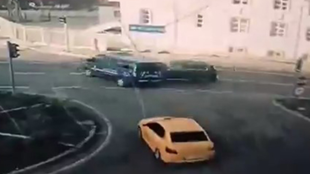 gumushanede jandarma minibusune makam araci carpti 2 asker yaralandi AqQT7Pmi.jpg