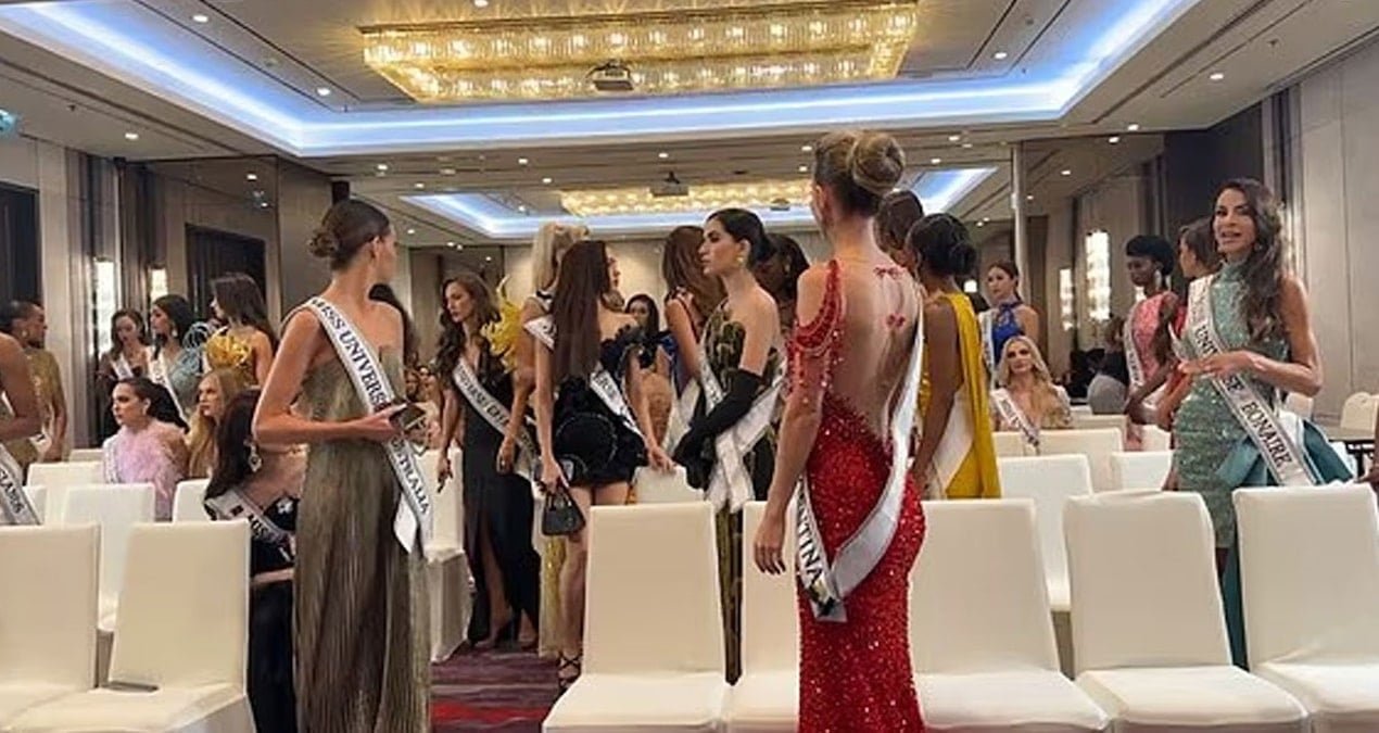 kainatin en guzel kadini salonu apar topar terk etti j3i7PTBq.jpg