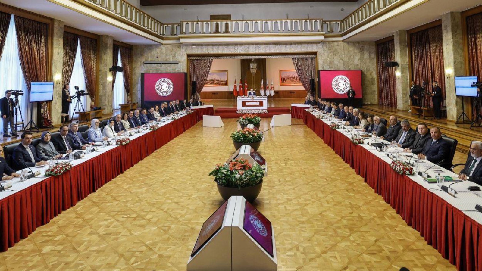 kurtulmus milli dayanisma kardeslik ve demokrasi komisyonu koordinatorleri ile gorusecek ukI5WmSO.jpg