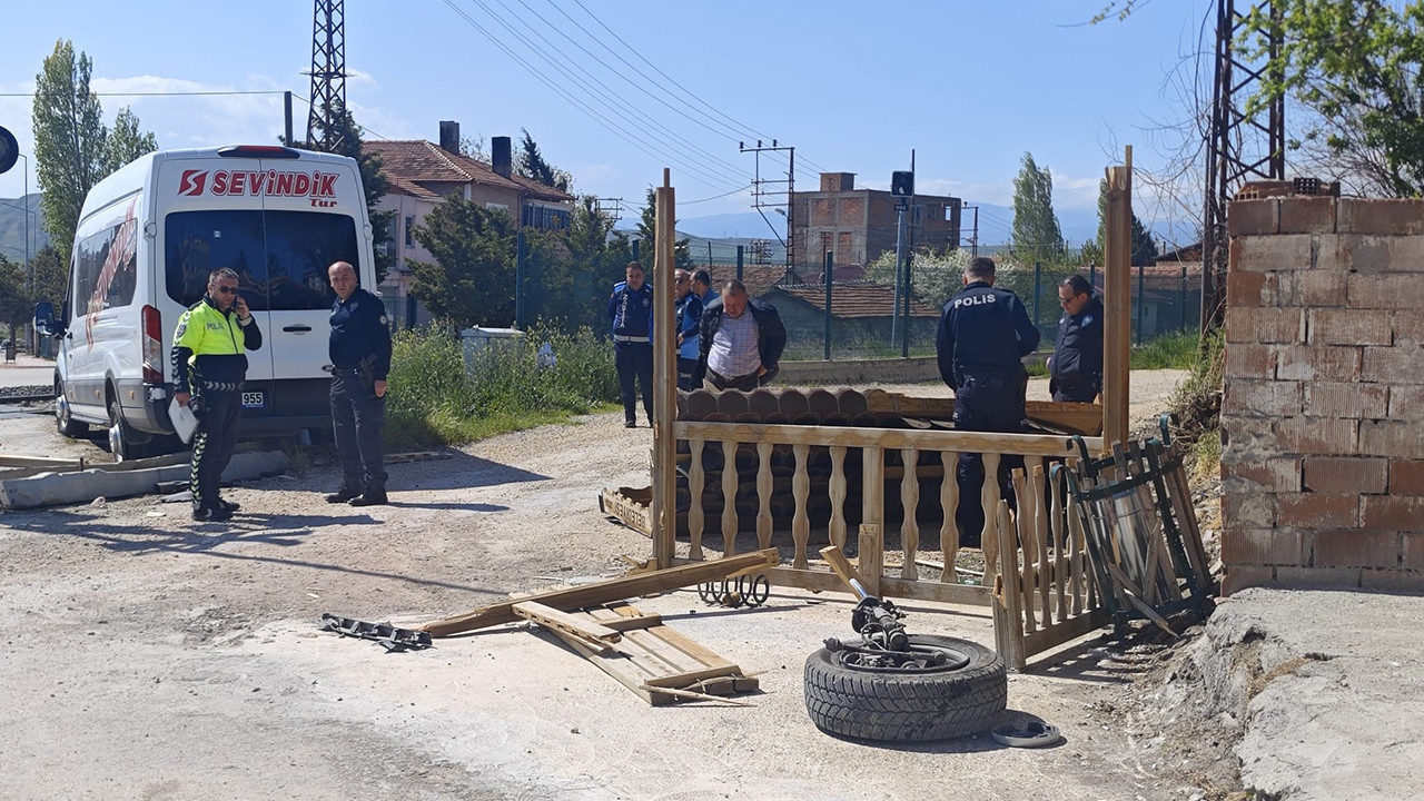 İki Genç Kız, Feci Kazadan Saniyelerle Kurtuldu