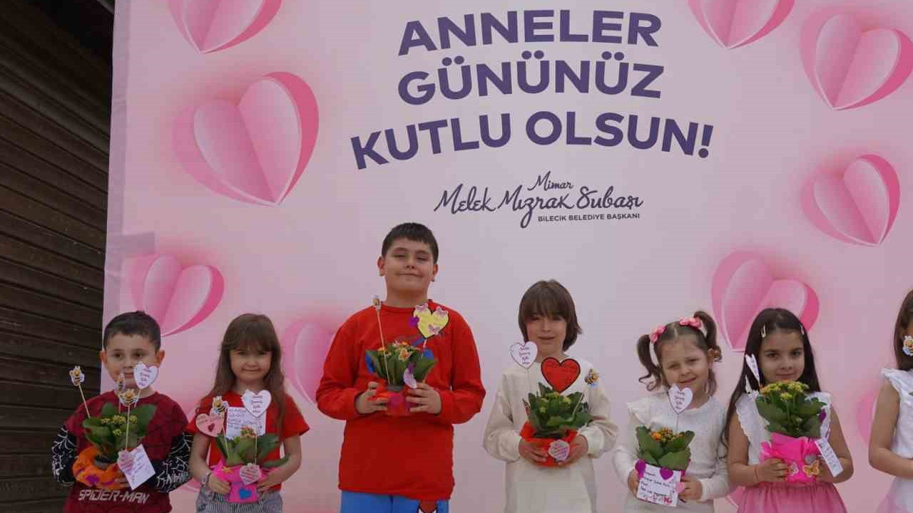 cocuklar-sanat-sokagini-bu-kez-anneleri-icin-boyadi-Ju2EQmwF
