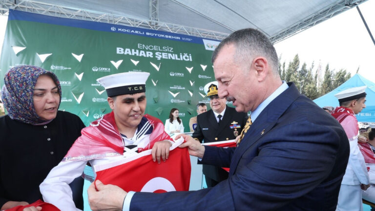kocaelide-ozel-bireylere-temsili-askere-ugurlama-toreni-gerceklesti-rCUOb623