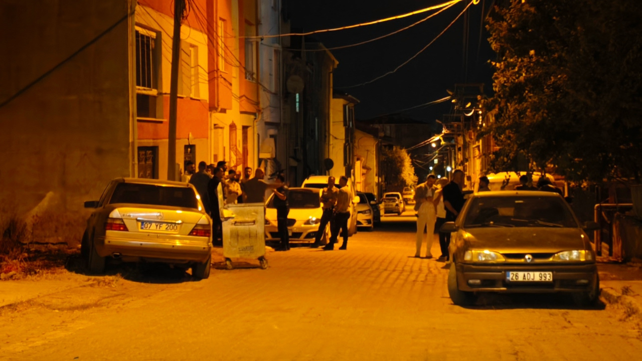 Komsu aileler birbirine girdi 1i polis 11 yarali AkltALPb